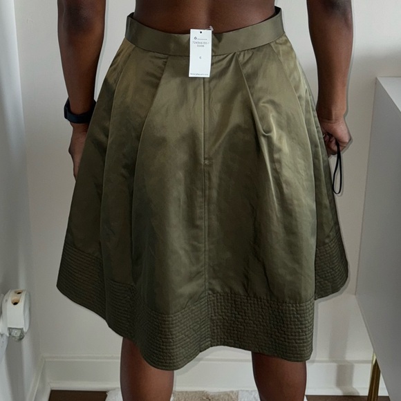 NWT BANANA REPUBLIC TAFFETA FIT-AND-FLARE SKIRT IN OLIVE GREEN - Picture 4 of 10